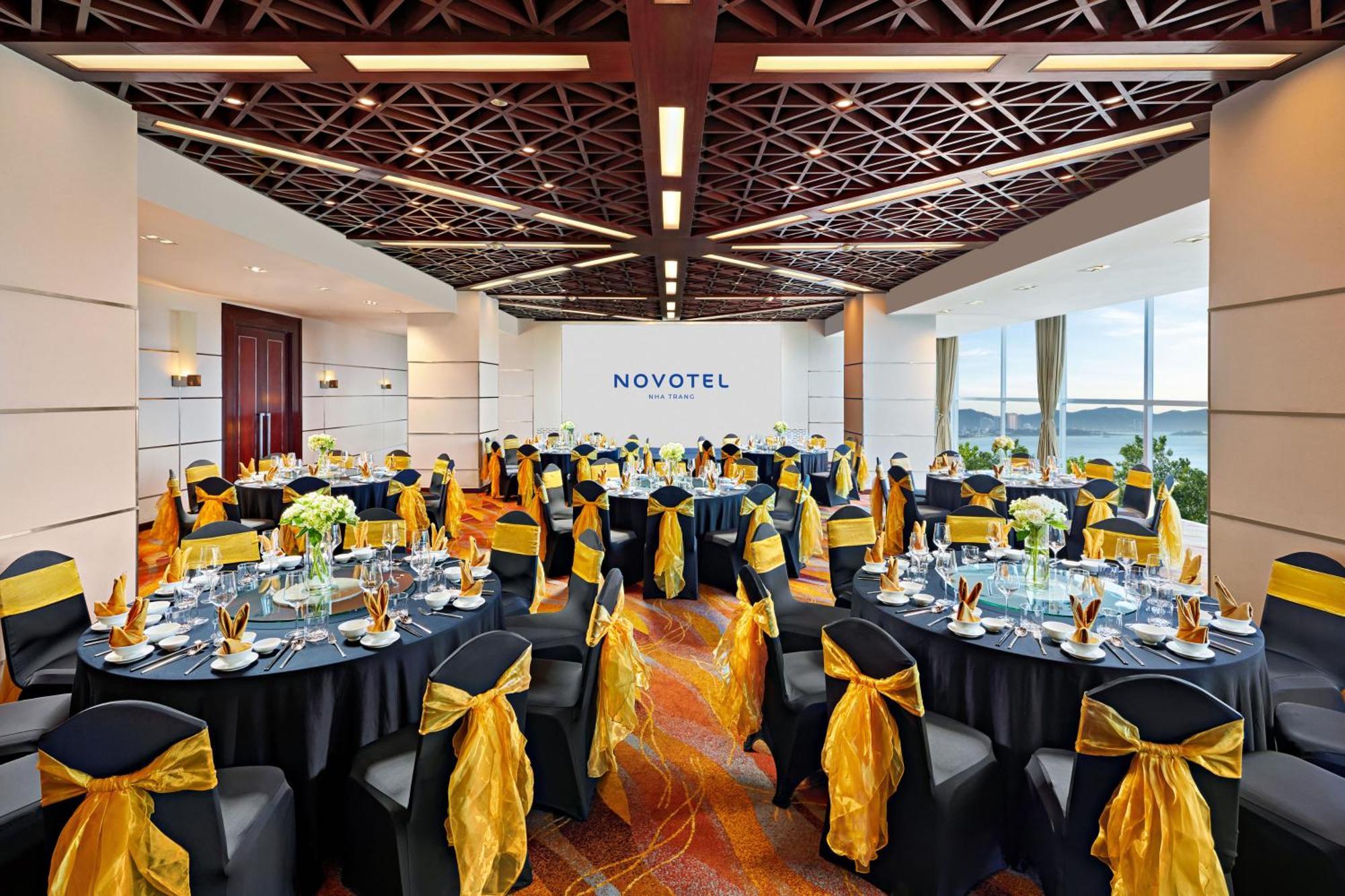 Novotel На Транг Екстериор снимка