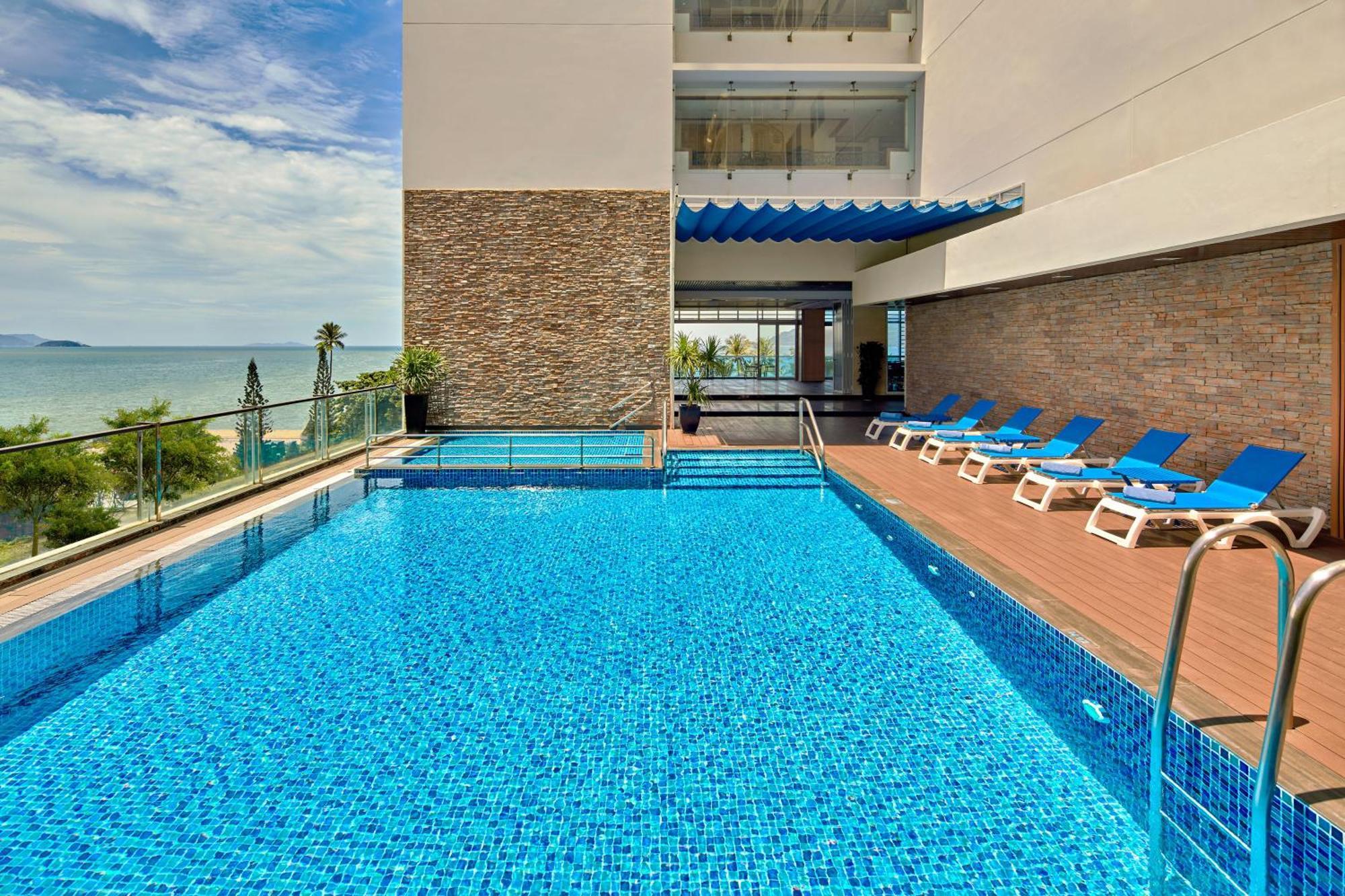 Novotel На Транг Екстериор снимка