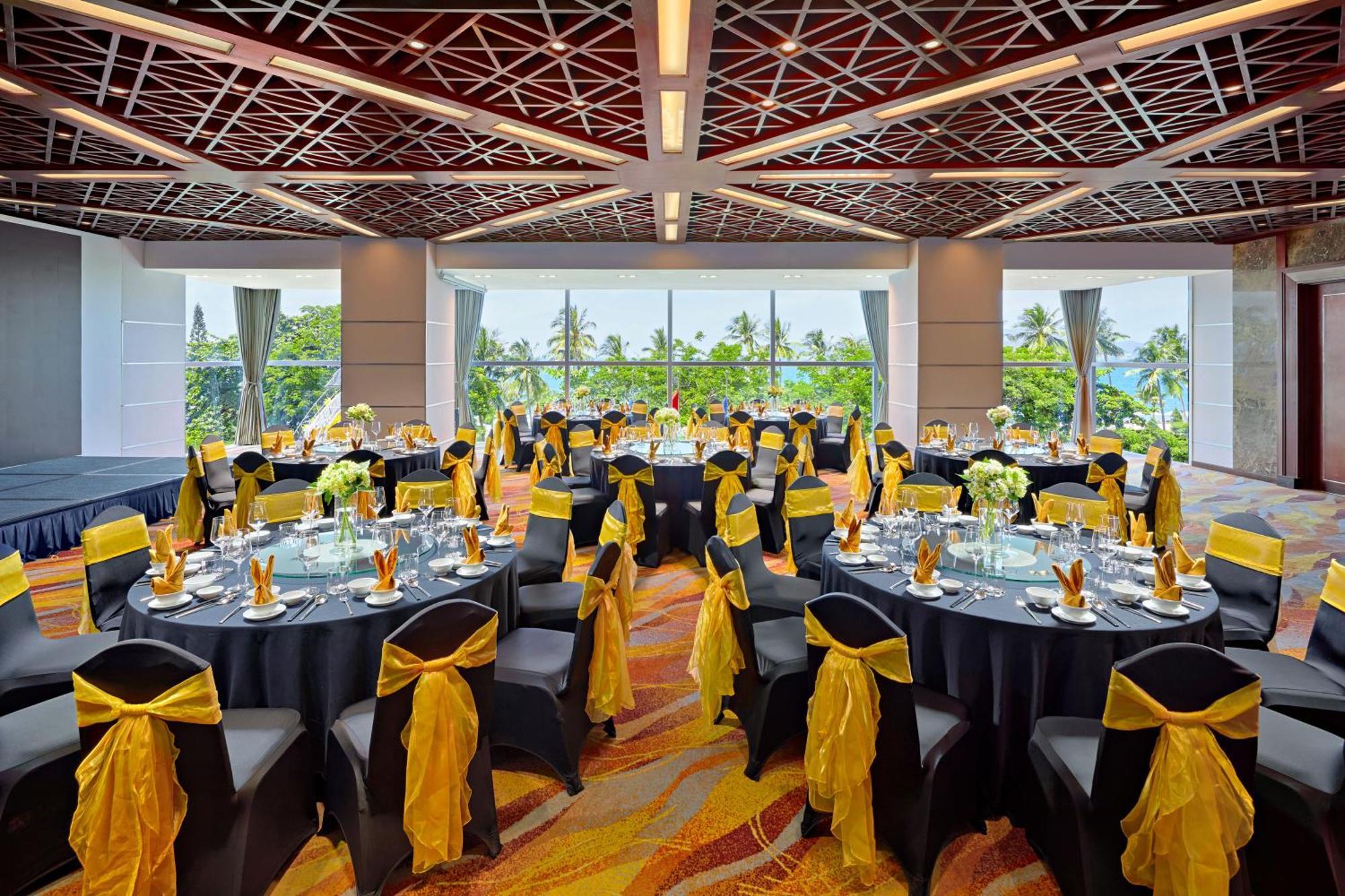 Novotel На Транг Екстериор снимка