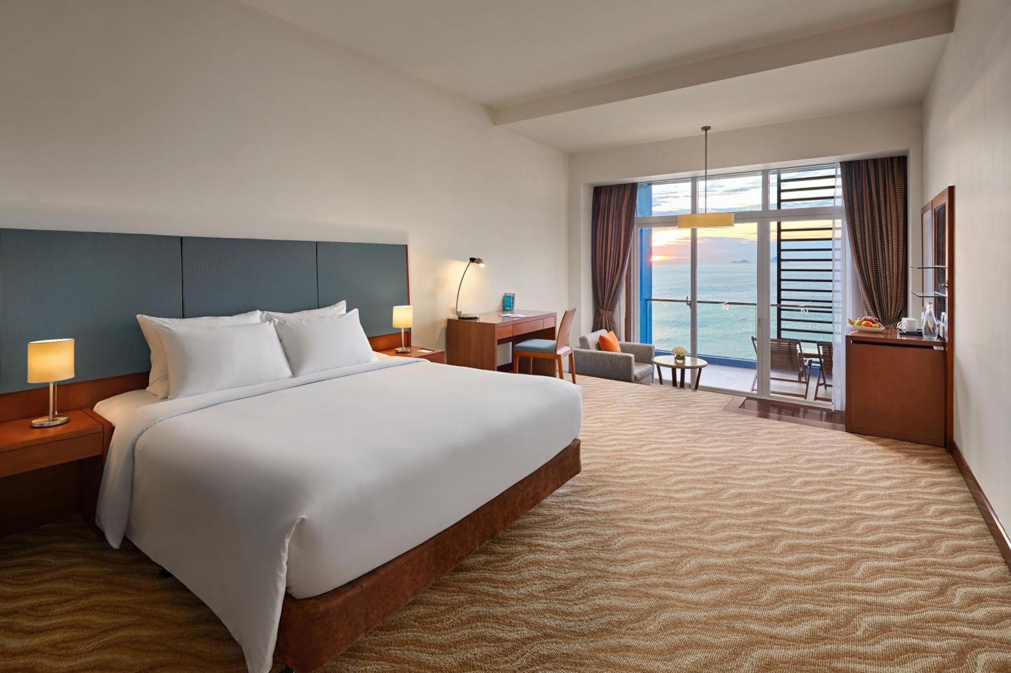 Novotel На Транг Екстериор снимка