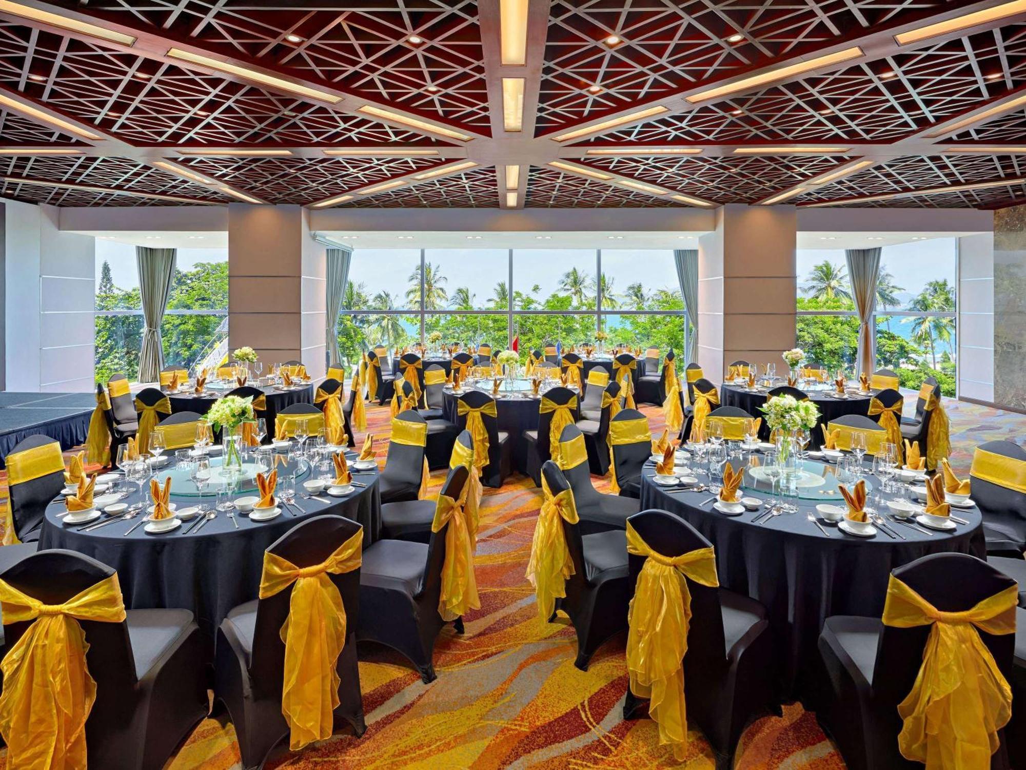 Novotel На Транг Екстериор снимка