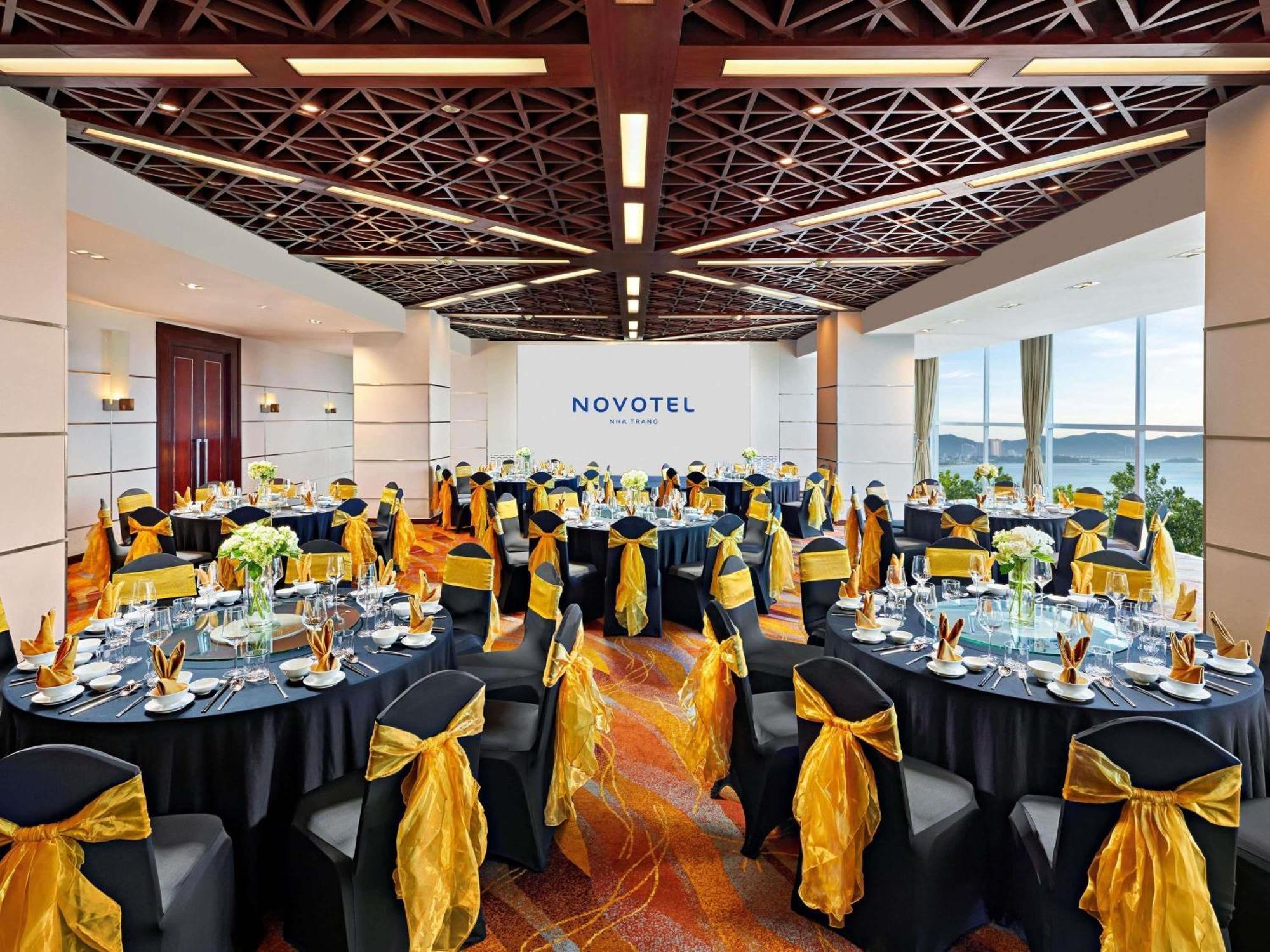 Novotel На Транг Екстериор снимка